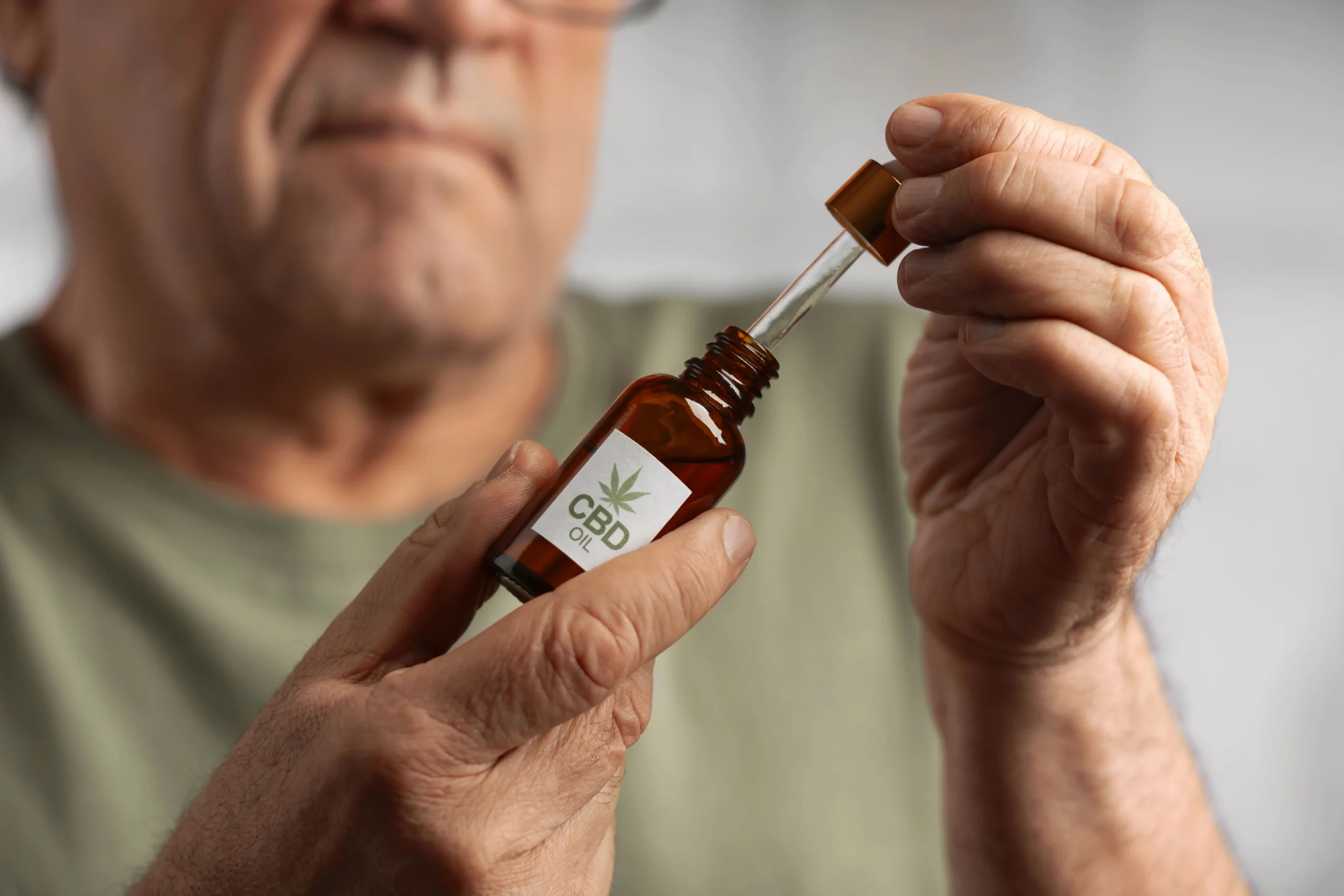 Óleo de cannabis medicinal: o que pacientes precisam saber antes de começar