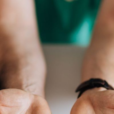 Consulta médica sobre medicação, representando desmame consciente de antidepressivos